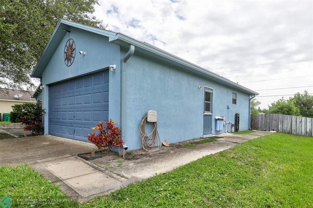 Active With Contract: $335,000 (3 beds, 2 baths, 1222 Square Feet)