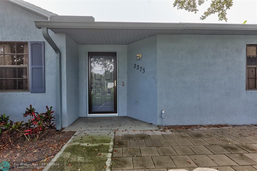 Active With Contract: $335,000 (3 beds, 2 baths, 1222 Square Feet)