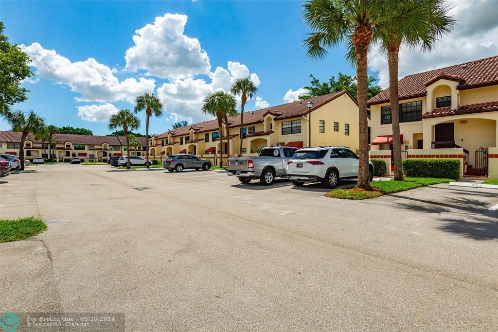 Active With Contract: $359,900 (3 beds, 2 baths, 1300 Square Feet)