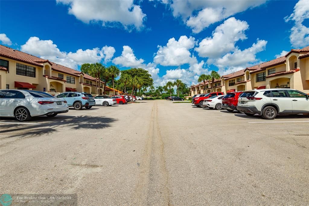 Active With Contract: $359,900 (3 beds, 2 baths, 1300 Square Feet)