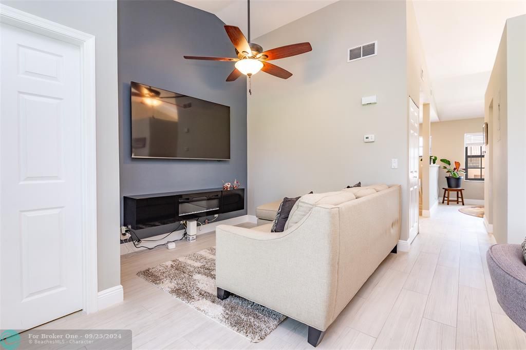 Active With Contract: $359,900 (3 beds, 2 baths, 1300 Square Feet)