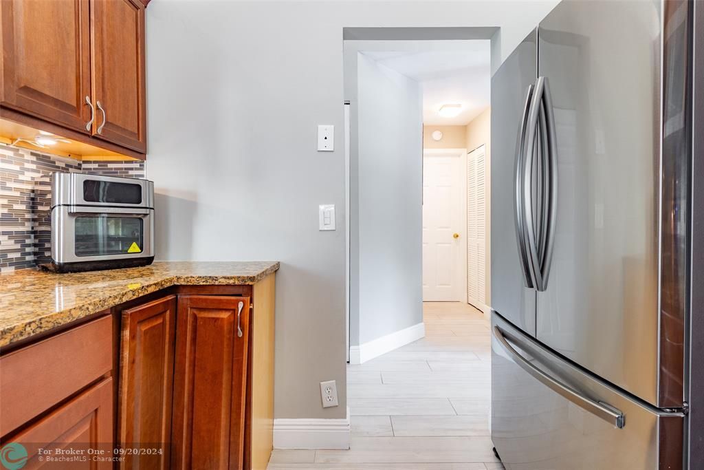 Active With Contract: $359,900 (3 beds, 2 baths, 1300 Square Feet)