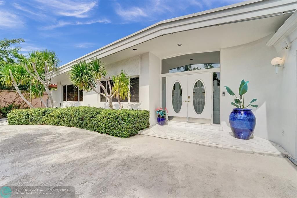 Active With Contract: $3,750,000 (4 beds, 3 baths, 3050 Square Feet)