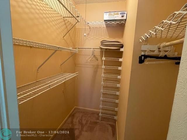 For Sale: $147,700 (1 beds, 1 baths, 665 Square Feet)