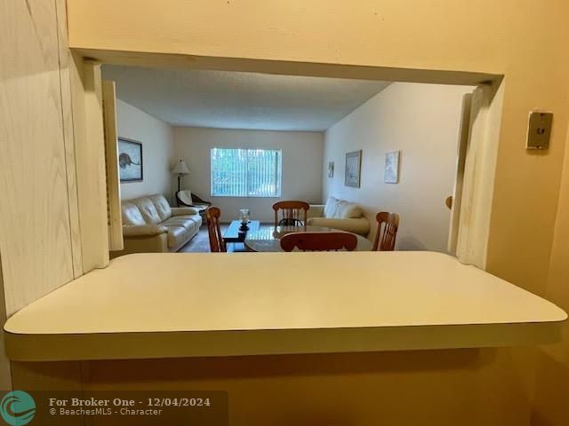 For Sale: $147,700 (1 beds, 1 baths, 665 Square Feet)