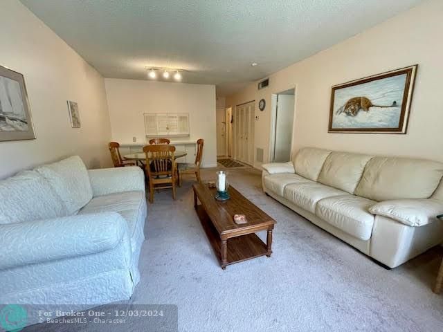 For Sale: $147,700 (1 beds, 1 baths, 665 Square Feet)