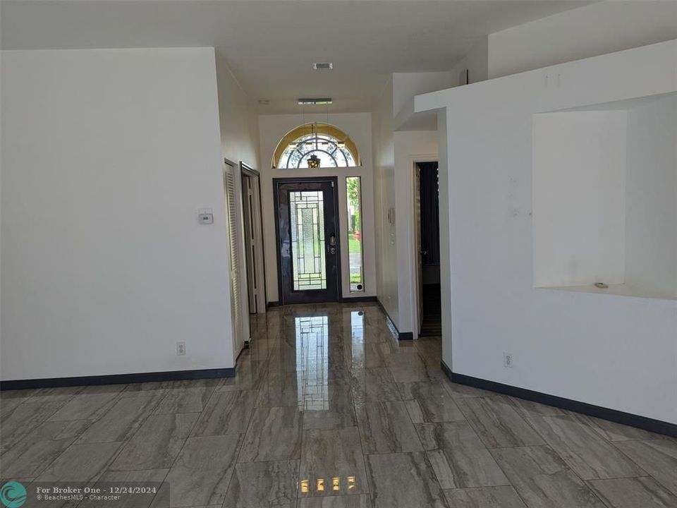 Active With Contract: $3,800 (3 beds, 2 baths, 1626 Square Feet)