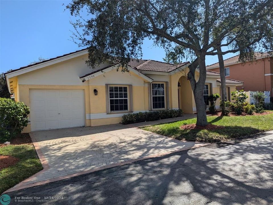 Active With Contract: $3,800 (3 beds, 2 baths, 1626 Square Feet)