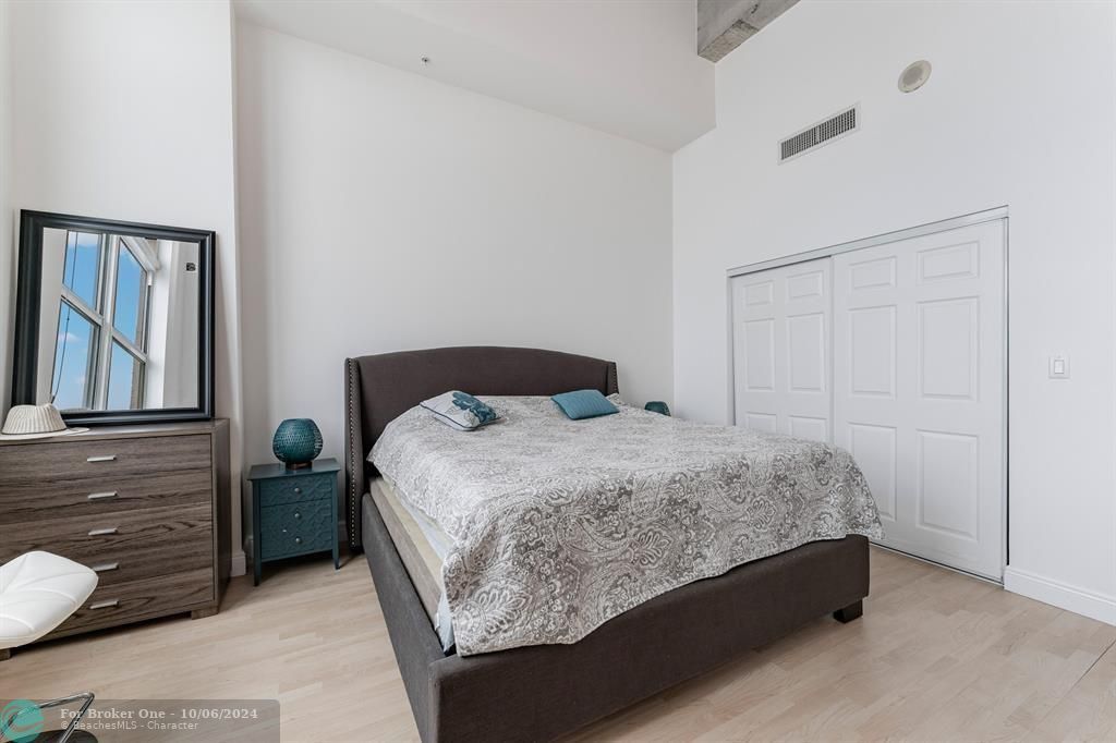 For Rent: $2,500 (1 beds, 1 baths, 651 Square Feet)