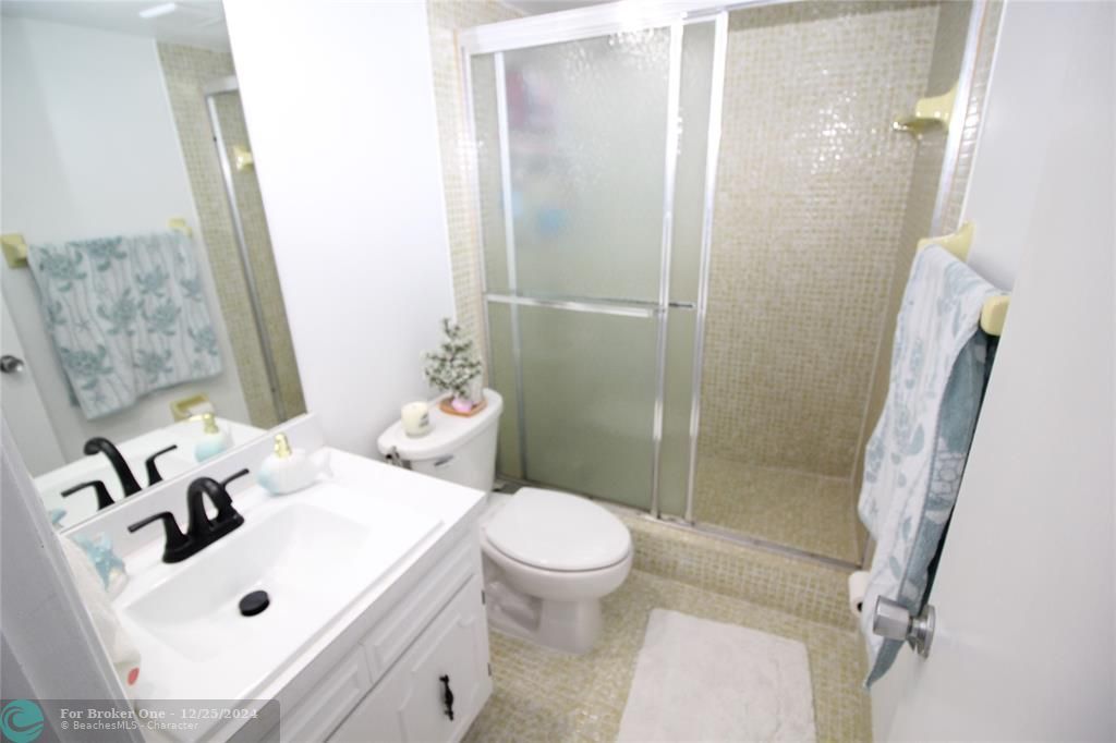 Active With Contract: $2,500 (2 beds, 2 baths, 1150 Square Feet)