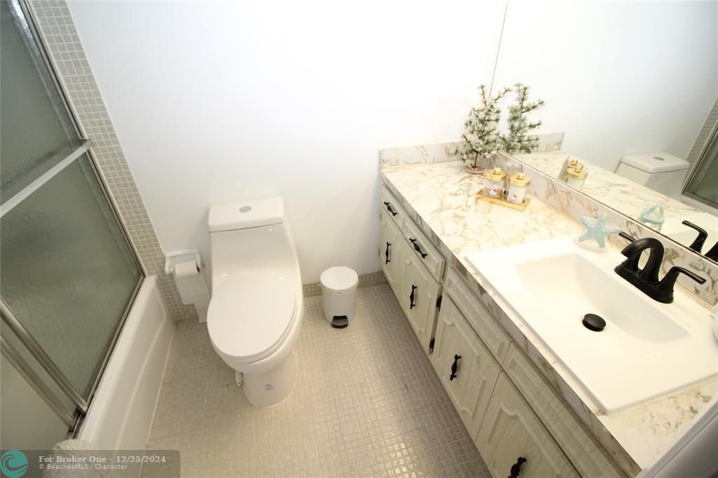 Active With Contract: $2,500 (2 beds, 2 baths, 1150 Square Feet)