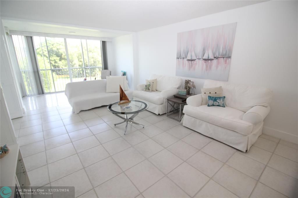 Active With Contract: $2,500 (2 beds, 2 baths, 1150 Square Feet)