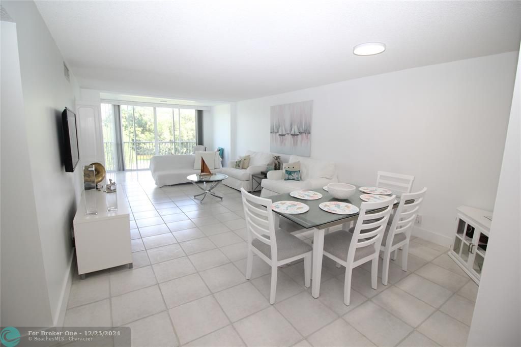 Active With Contract: $2,500 (2 beds, 2 baths, 1150 Square Feet)