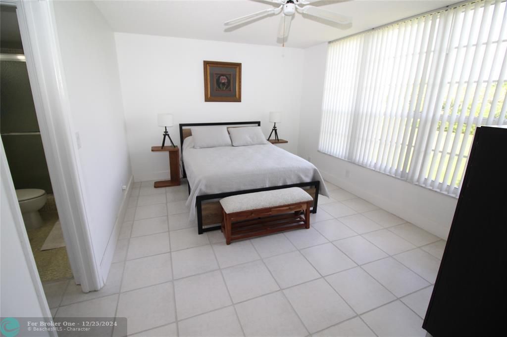 Active With Contract: $2,500 (2 beds, 2 baths, 1150 Square Feet)