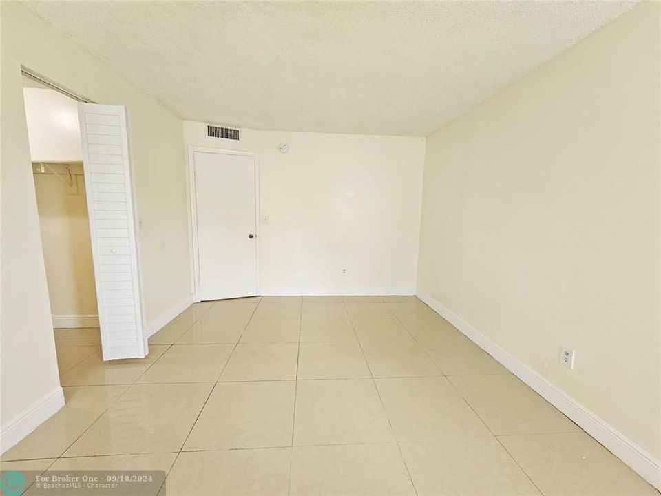 For Rent: $1,700 (2 beds, 2 baths, 959 Square Feet)