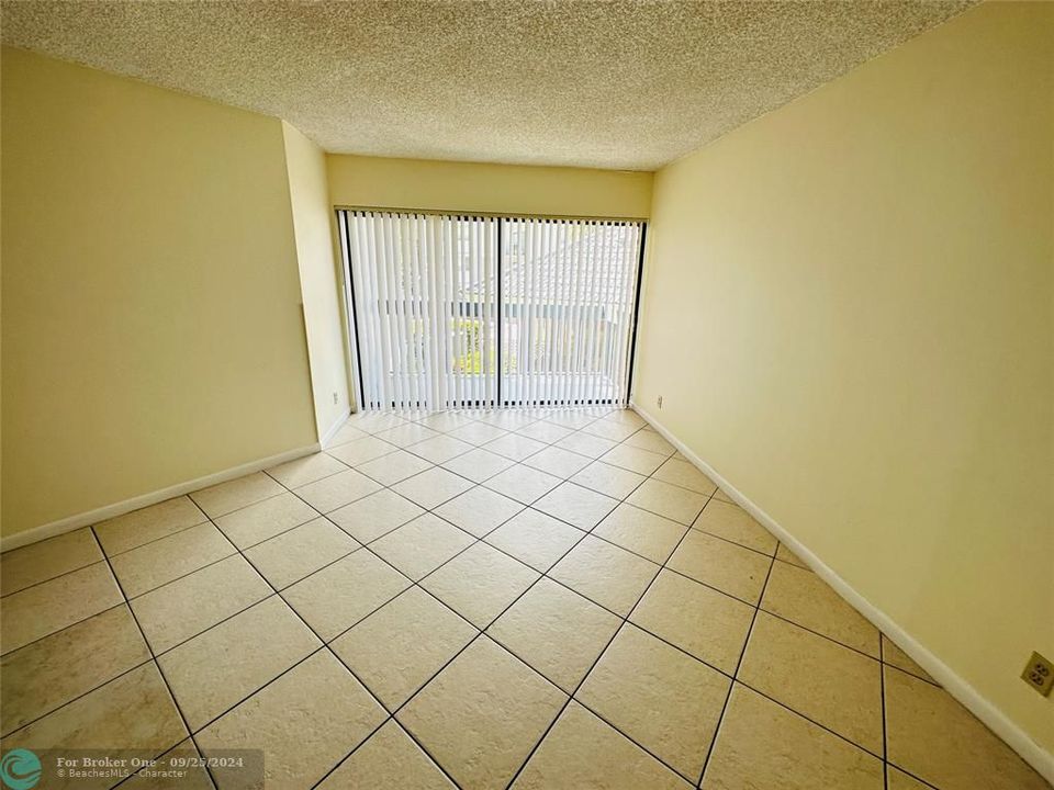 For Sale: $165,000 (1 beds, 1 baths, 775 Square Feet)