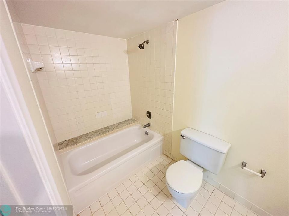 For Sale: $165,000 (1 beds, 1 baths, 775 Square Feet)