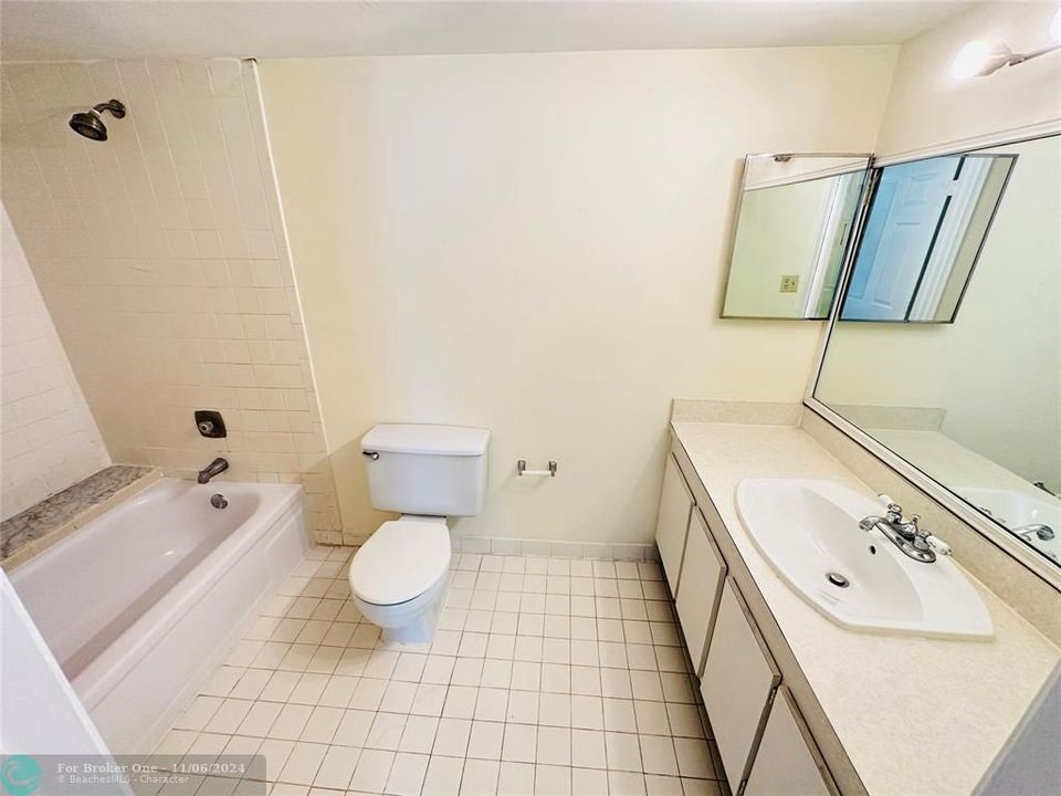 For Sale: $165,000 (1 beds, 1 baths, 775 Square Feet)