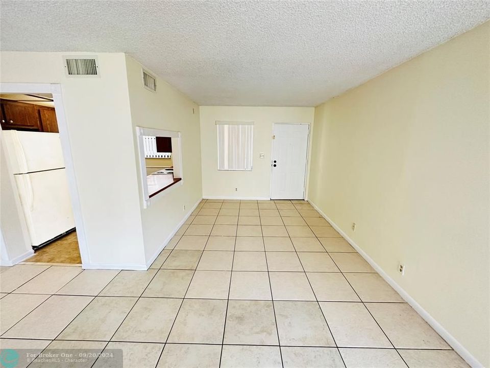 For Sale: $165,000 (1 beds, 1 baths, 775 Square Feet)