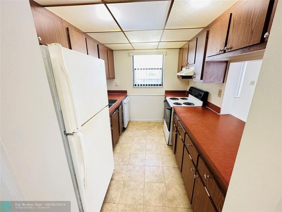 For Sale: $165,000 (1 beds, 1 baths, 775 Square Feet)