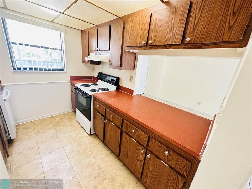 For Sale: $165,000 (1 beds, 1 baths, 775 Square Feet)