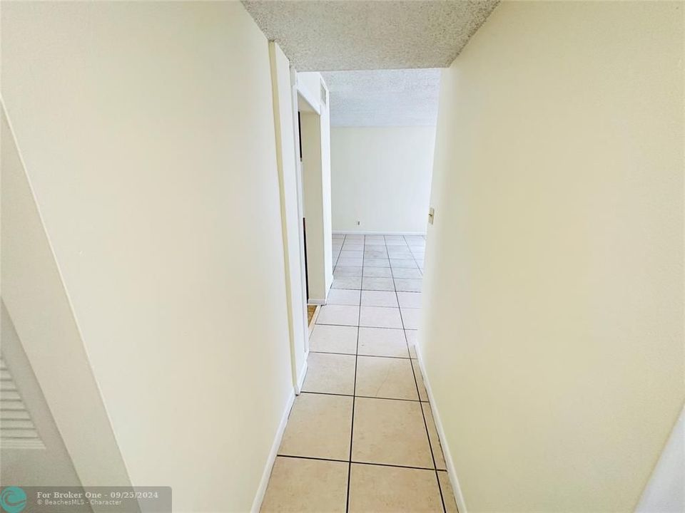 For Sale: $165,000 (1 beds, 1 baths, 775 Square Feet)