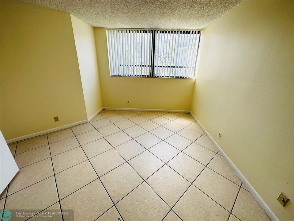 For Sale: $165,000 (1 beds, 1 baths, 775 Square Feet)