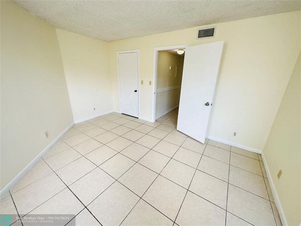 For Sale: $165,000 (1 beds, 1 baths, 775 Square Feet)