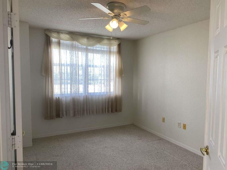 Active With Contract: $2,000 (2 beds, 1 baths, 995 Square Feet)