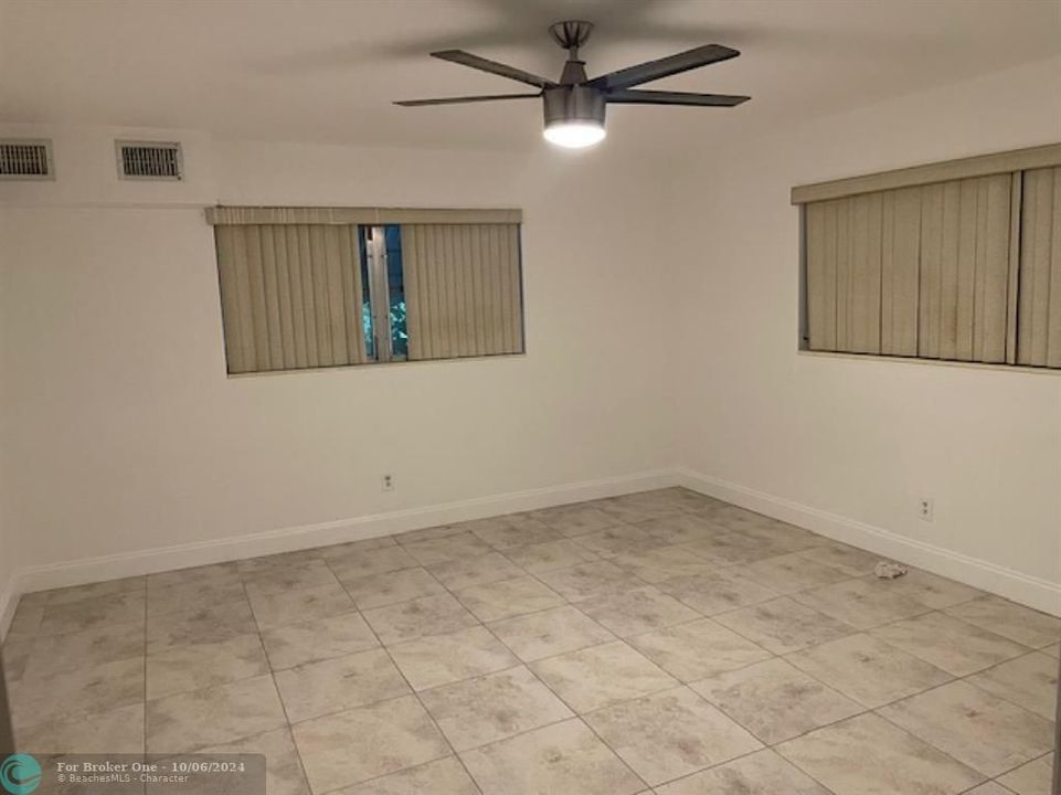 For Rent: $1,550 (1 beds, 1 baths, 700 Square Feet)