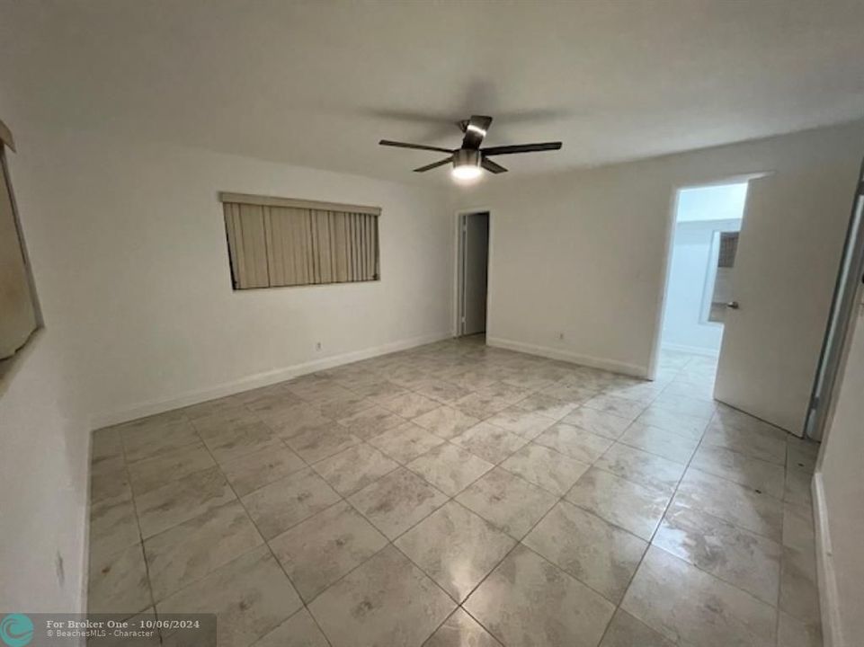 For Rent: $1,550 (1 beds, 1 baths, 700 Square Feet)