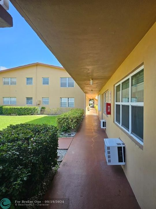 Active With Contract: $99,900 (1 beds, 1 baths, 731 Square Feet)