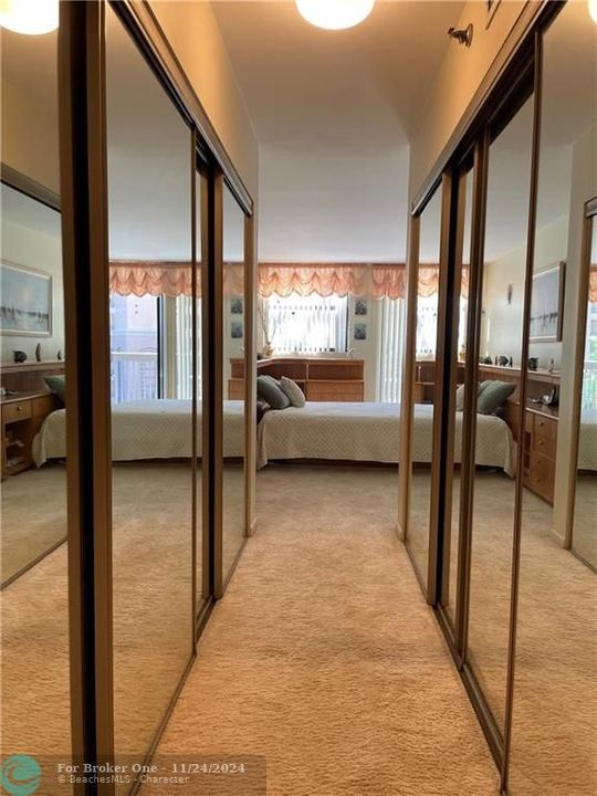 Active With Contract: $2,900 (1 beds, 1 baths, 982 Square Feet)