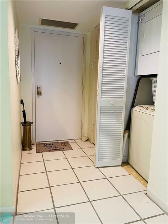 Active With Contract: $2,900 (1 beds, 1 baths, 982 Square Feet)