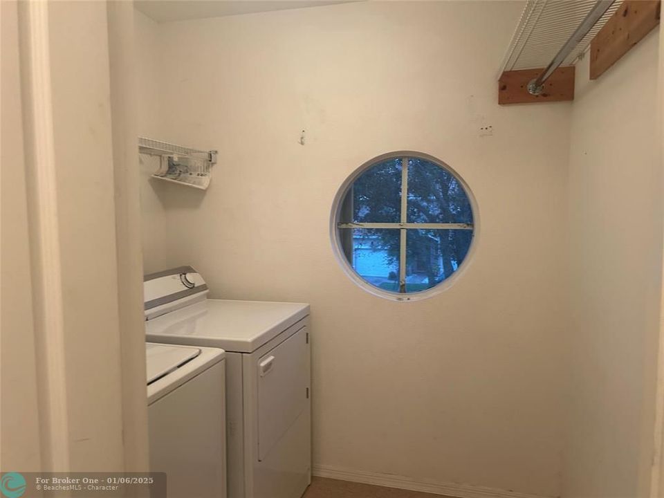 For Sale: $320,000 (2 beds, 2 baths, 1507 Square Feet)