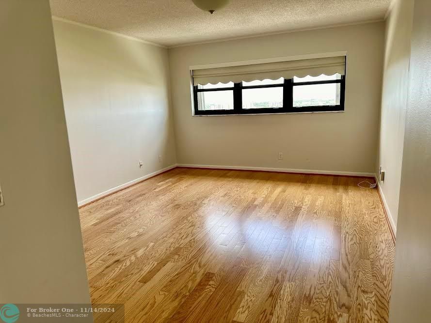 Active With Contract: $3,200 (2 beds, 2 baths, 1400 Square Feet)