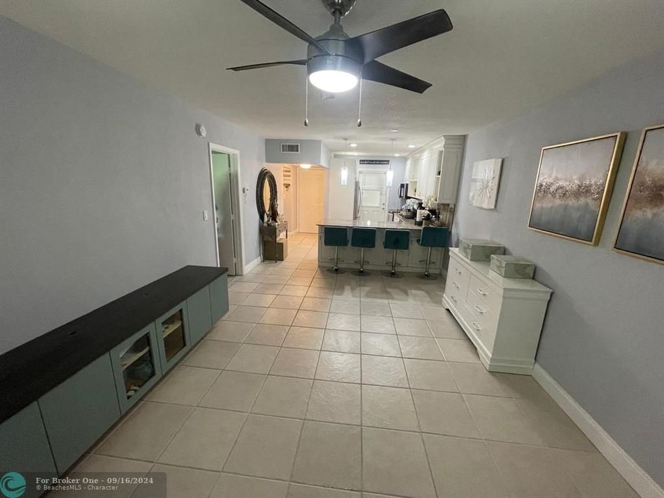 Active With Contract: $169,900 (1 beds, 1 baths, 668 Square Feet)