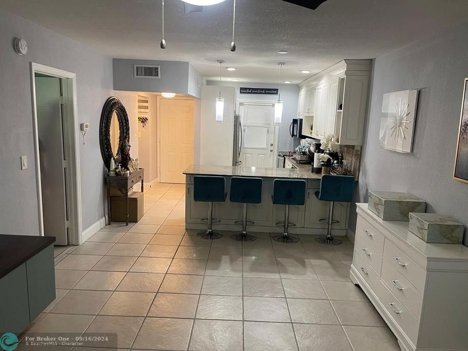 Active With Contract: $169,900 (1 beds, 1 baths, 668 Square Feet)