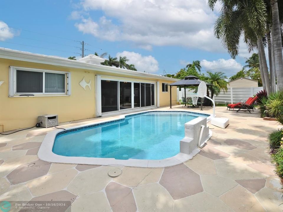 Active With Contract: $4,900 (3 beds, 2 baths, 1682 Square Feet)