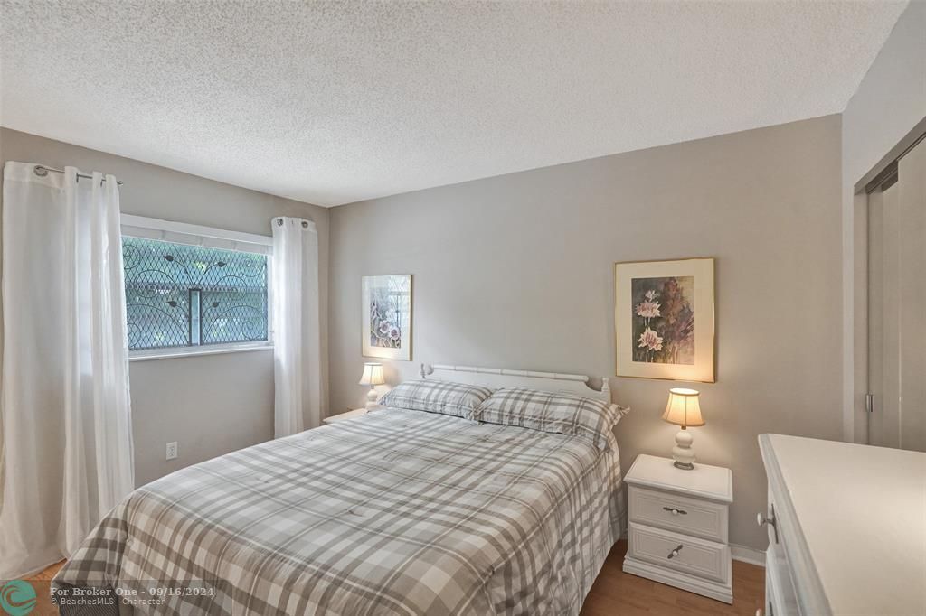 Active With Contract: $175,000 (1 beds, 1 baths, 561 Square Feet)