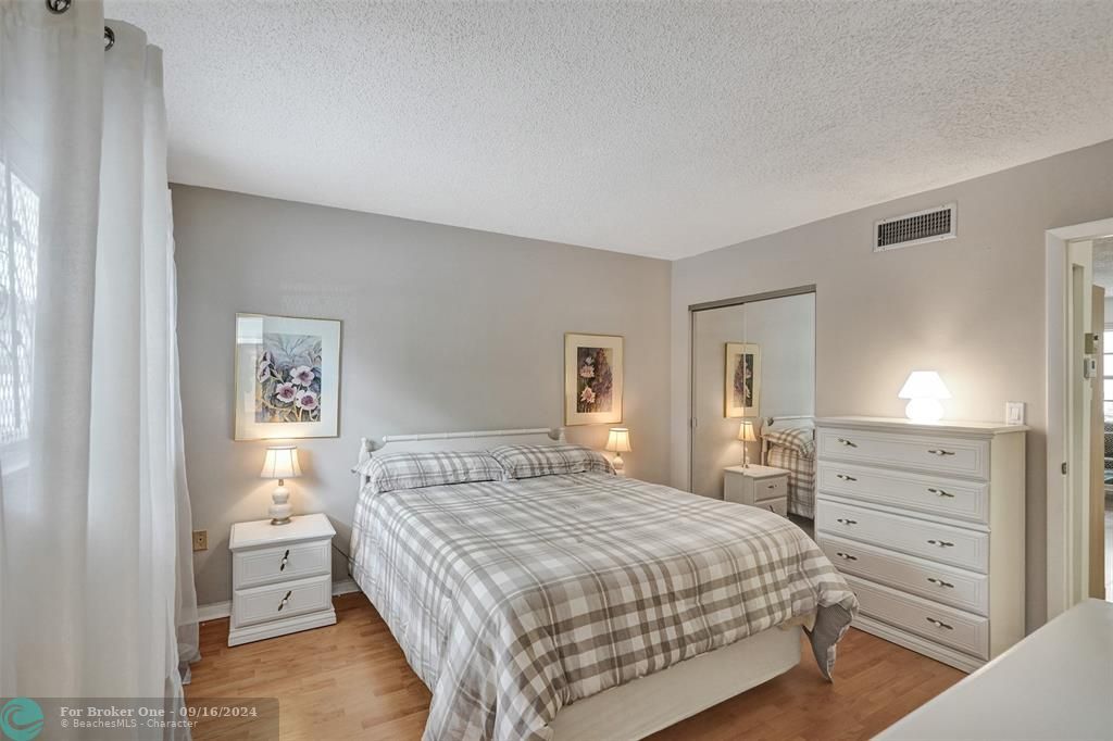 Active With Contract: $175,000 (1 beds, 1 baths, 561 Square Feet)