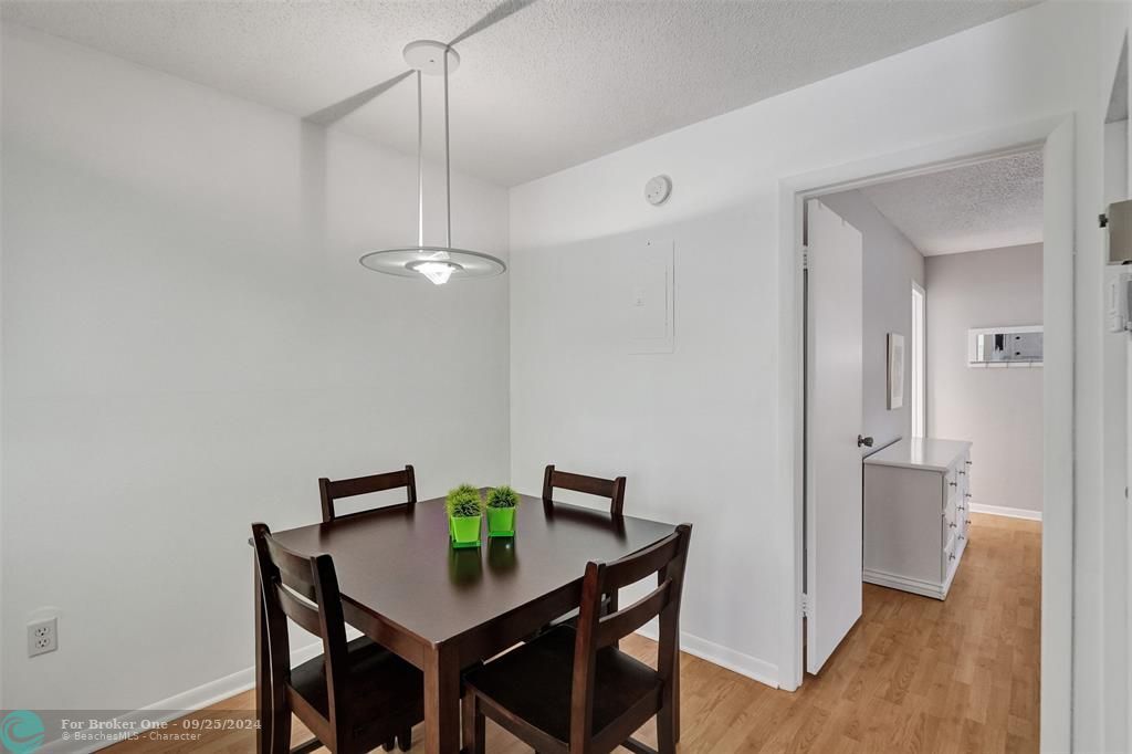 Active With Contract: $175,000 (1 beds, 1 baths, 561 Square Feet)