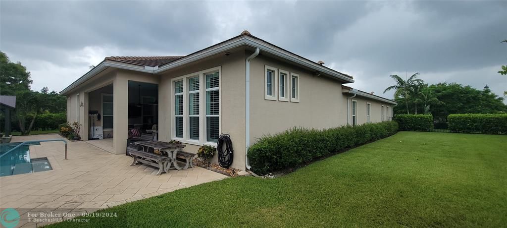 For Sale: $1,900,000 (5 beds, 3 baths, 3600 Square Feet)