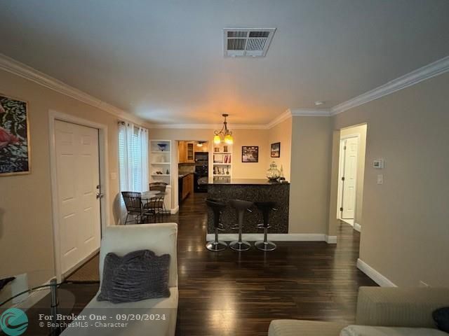 For Sale: $3,500 (2 beds, 2 baths, 1220 Square Feet)