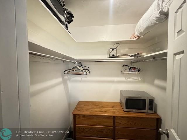 For Sale: $3,500 (2 beds, 2 baths, 1220 Square Feet)