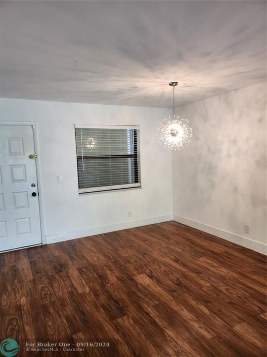 For Sale: $209,000 (1 beds, 1 baths, 807 Square Feet)