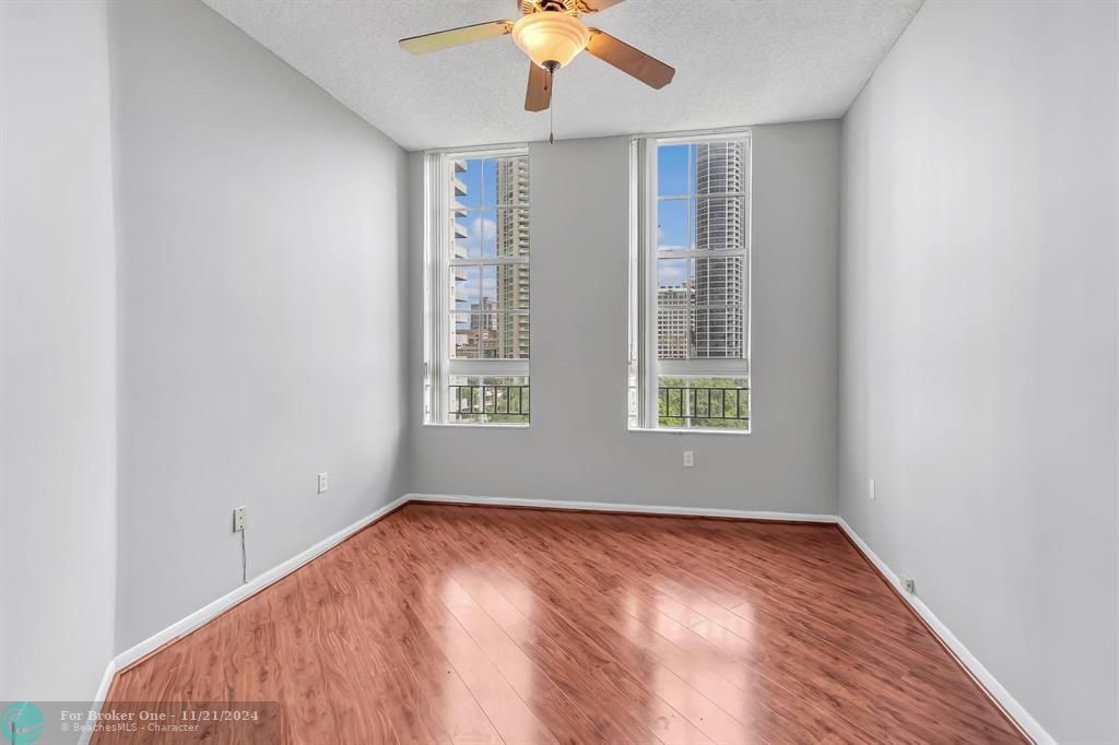 For Sale: $407,000 (2 beds, 2 baths, 1083 Square Feet)