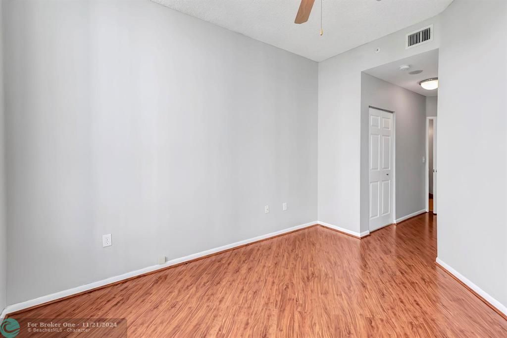 For Sale: $407,000 (2 beds, 2 baths, 1083 Square Feet)