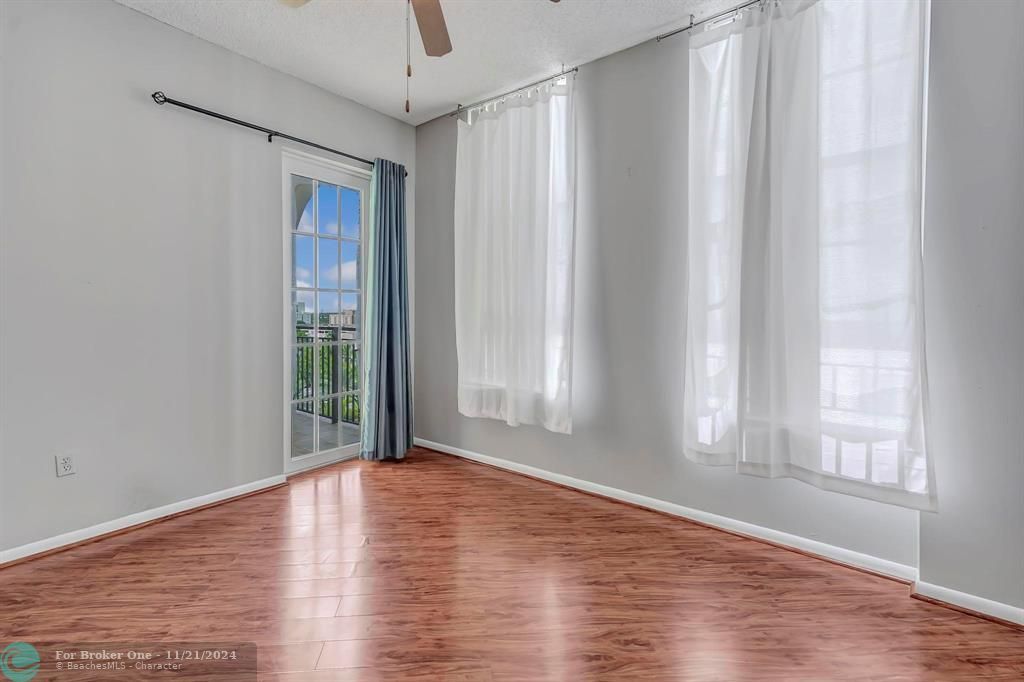 For Sale: $407,000 (2 beds, 2 baths, 1083 Square Feet)