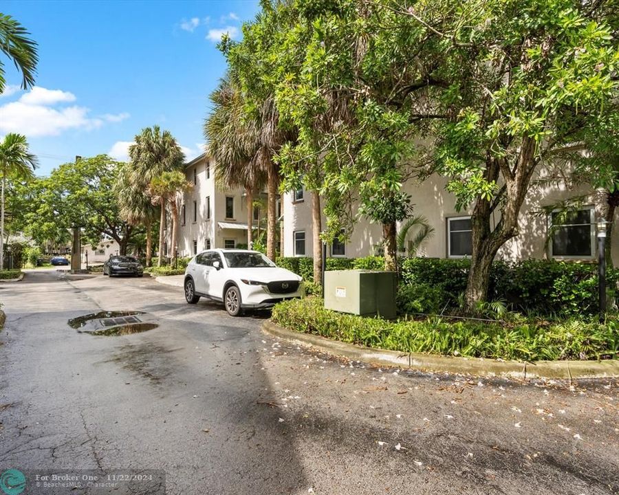 Active With Contract: $699,000 (2 beds, 2 baths, 2046 Square Feet)